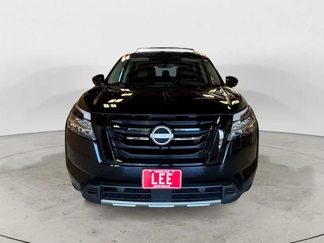 Used 2024 Super Black Nissan SL image 9