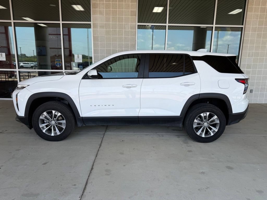 Used 2025 Summit White Chevrolet LT image 22