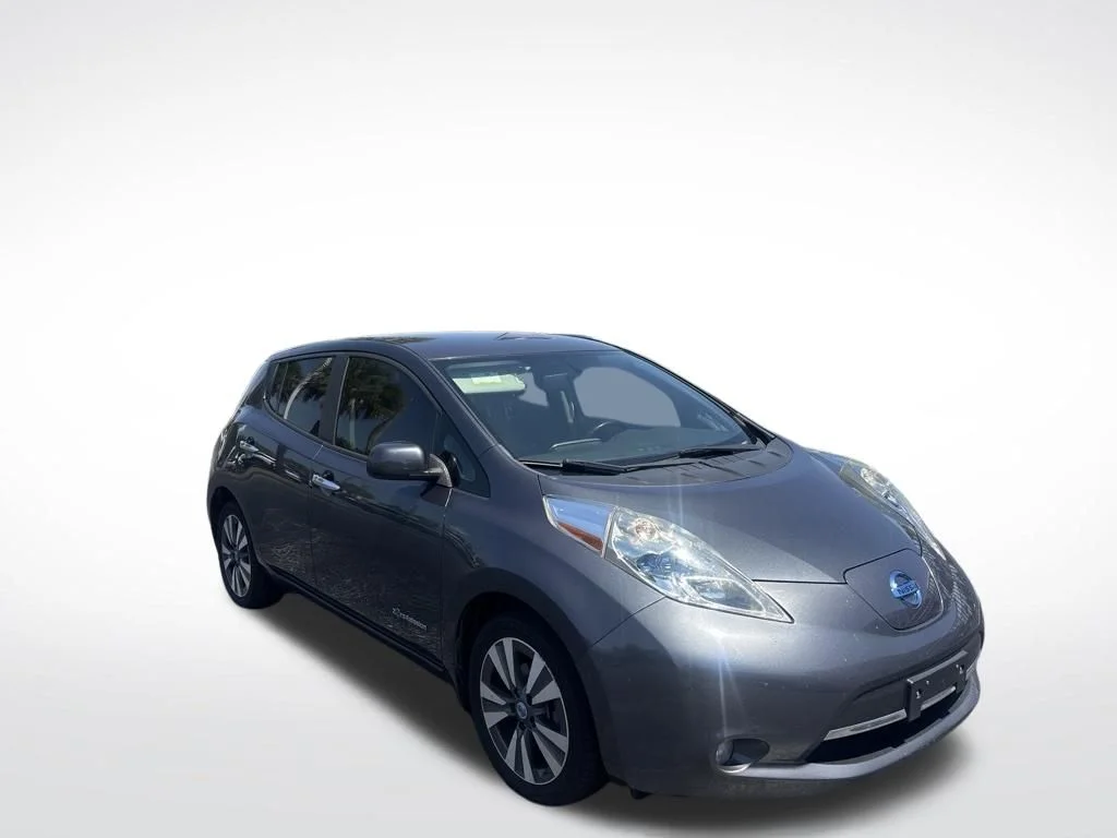 Used 2013 Gray Nissan SL image 2