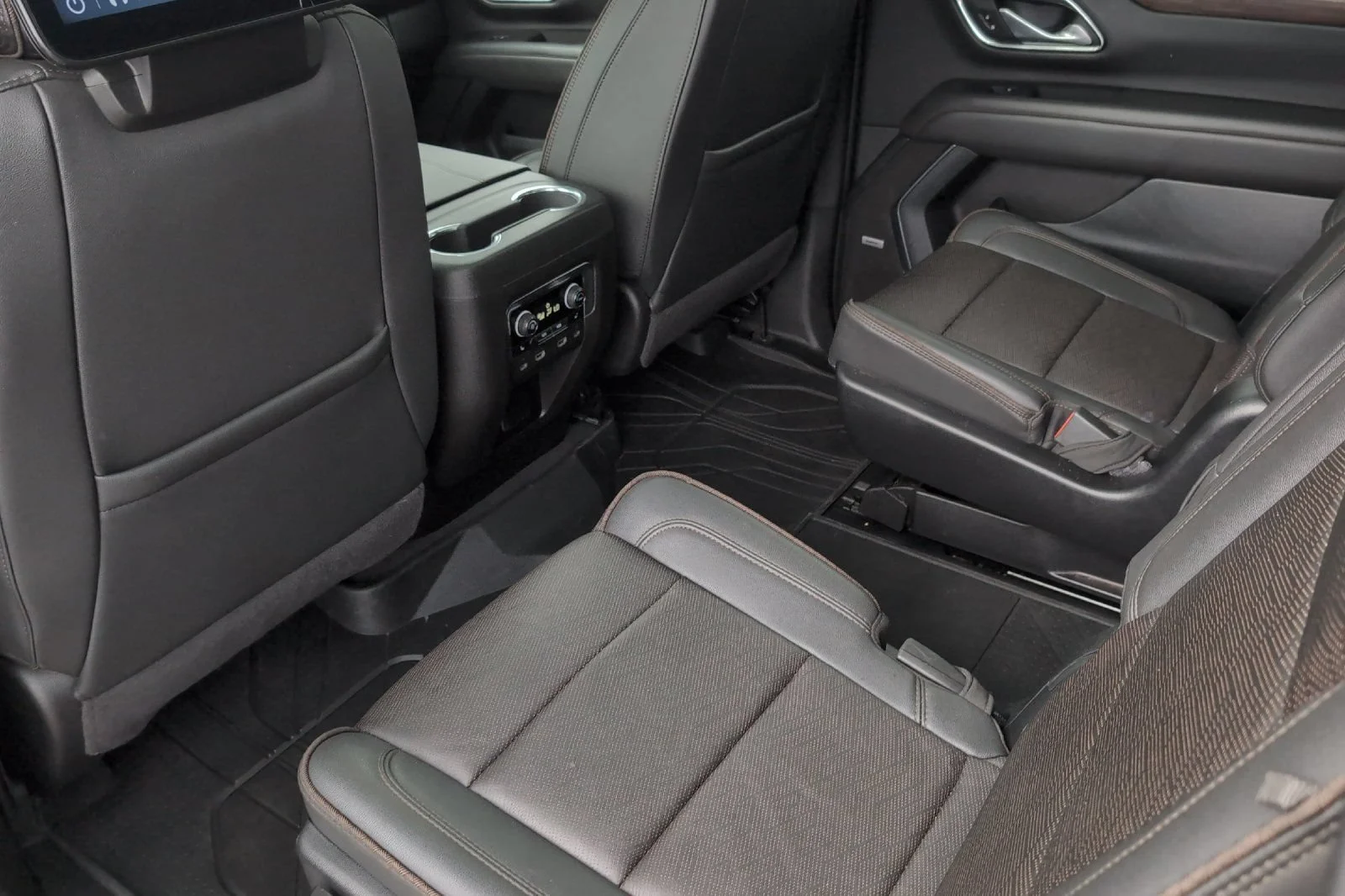 Used 2024 Sterling Gray Metallic Chevrolet High Country image 13