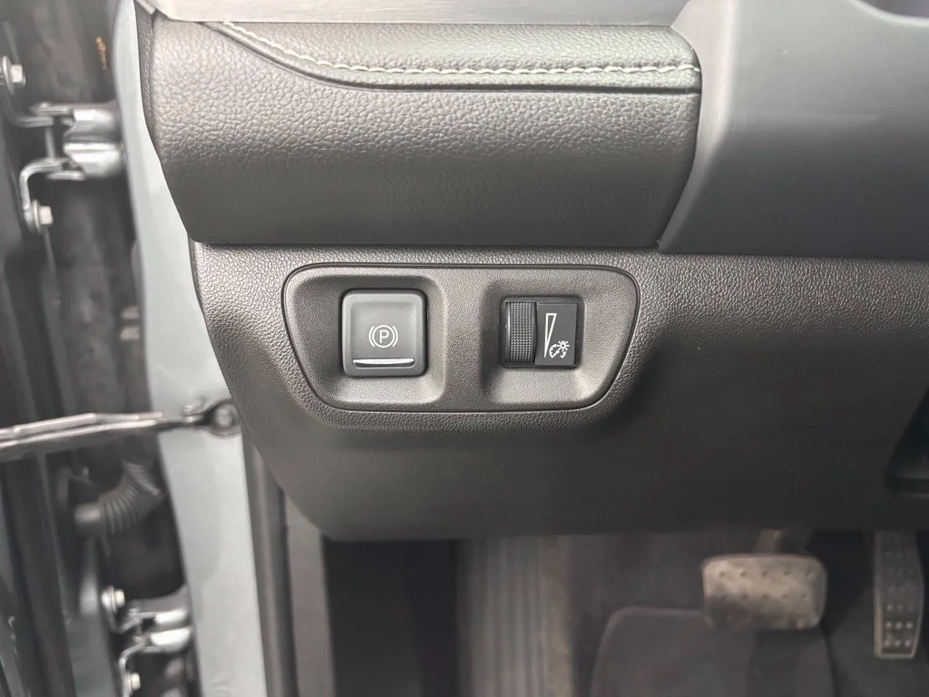 Used 2023 Silver GMC SLT image 28