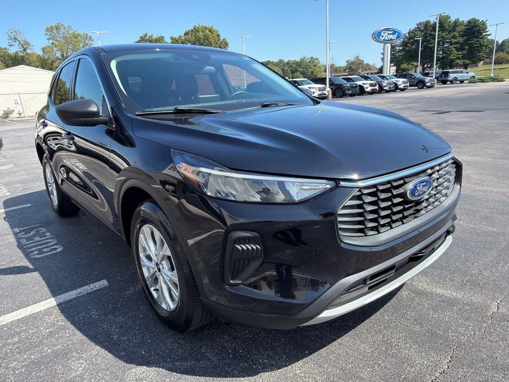 Used 2023 Agate Black Metallic Ford Active image 6