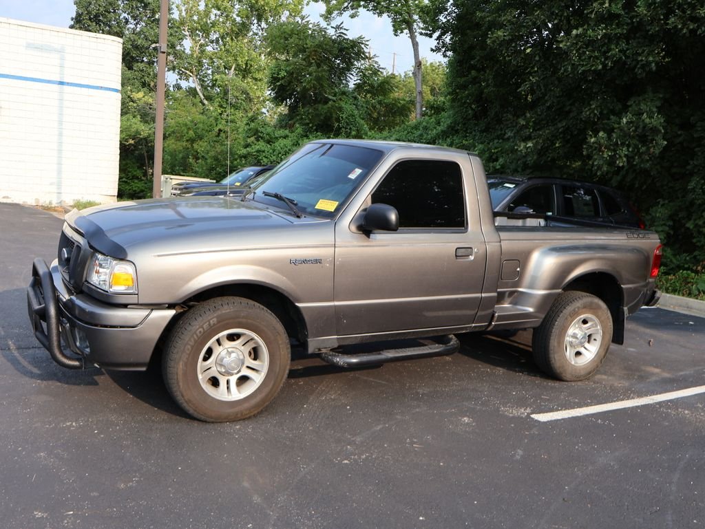 Used 2004  Ford Edge image 4