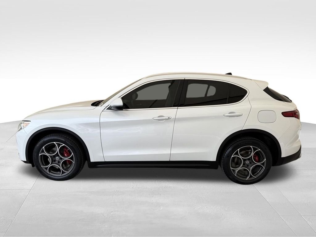 Used 2018 White Alfa Romeo Ti image 7