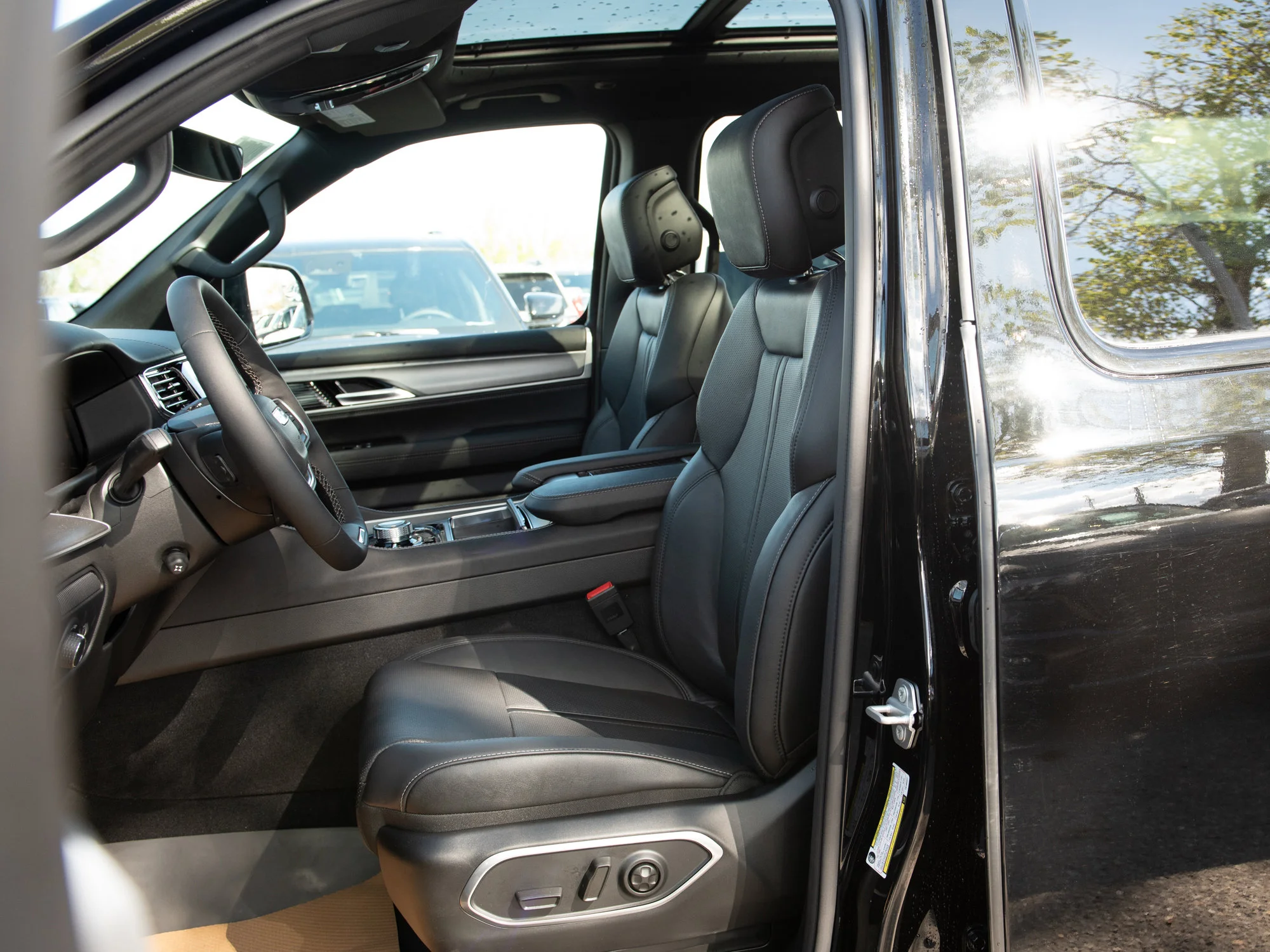 New 2026 Black Jeep Limited Reserve* image 25