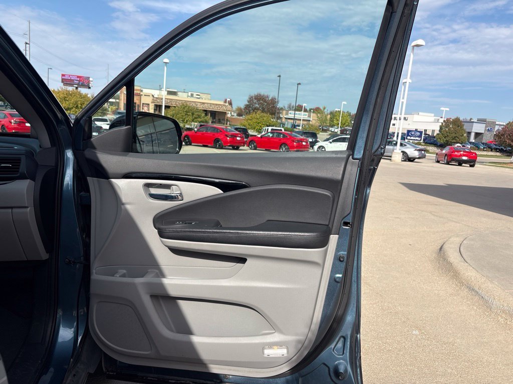 Used 2016 Blue Honda Touring image 26