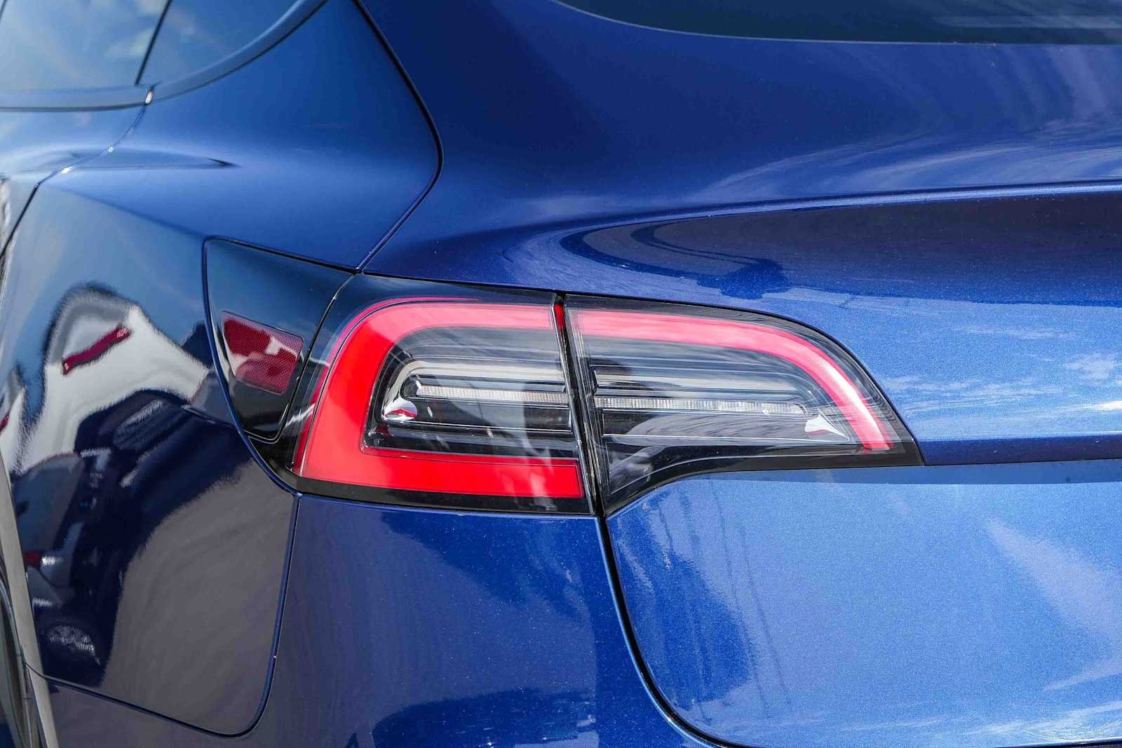 Used 2023  Tesla  image 9