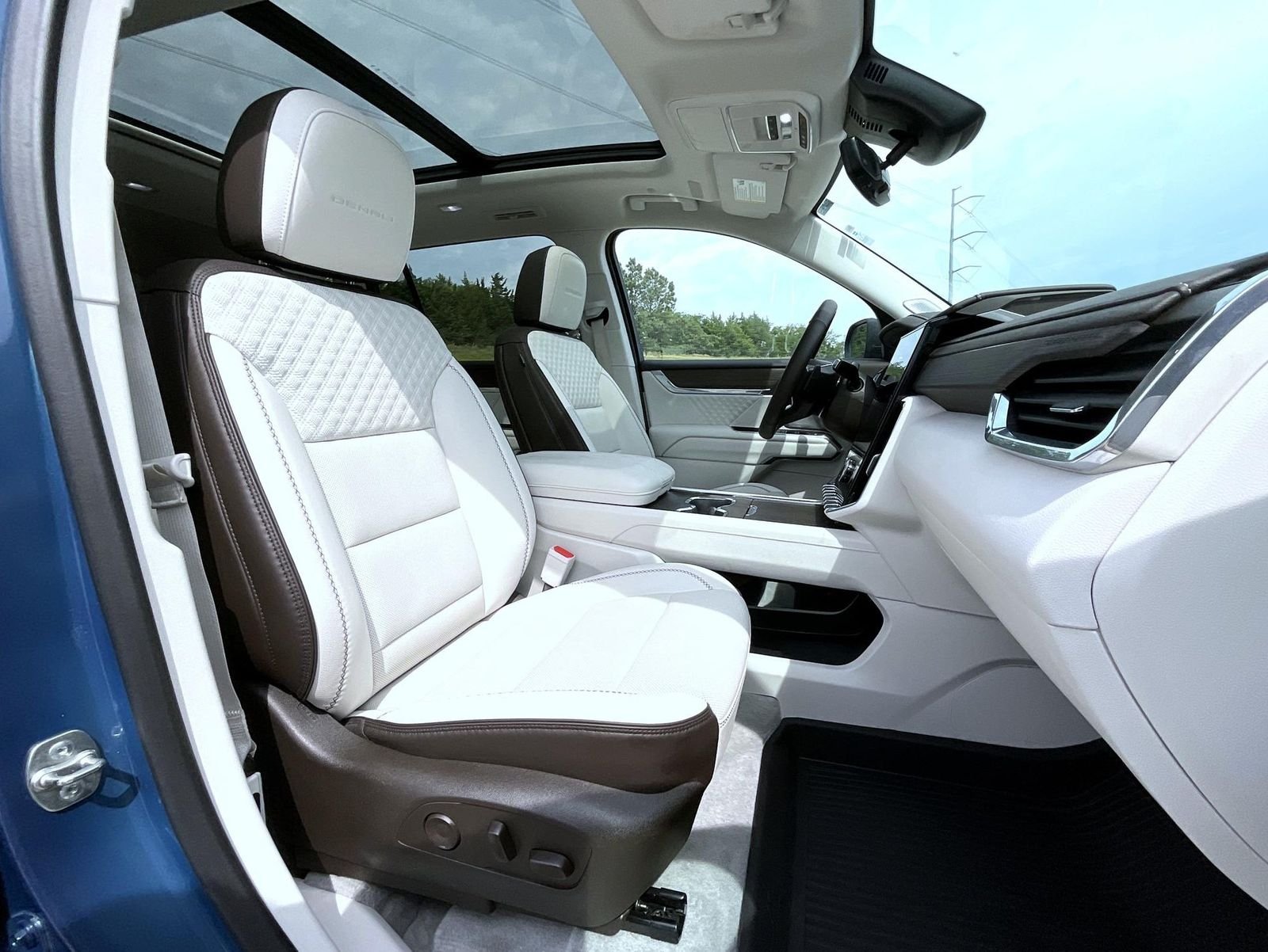 Used 2024 Blue GMC Denali image 15