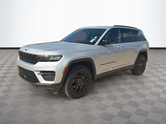 Used 2024 Silver Jeep Altitude X image 3