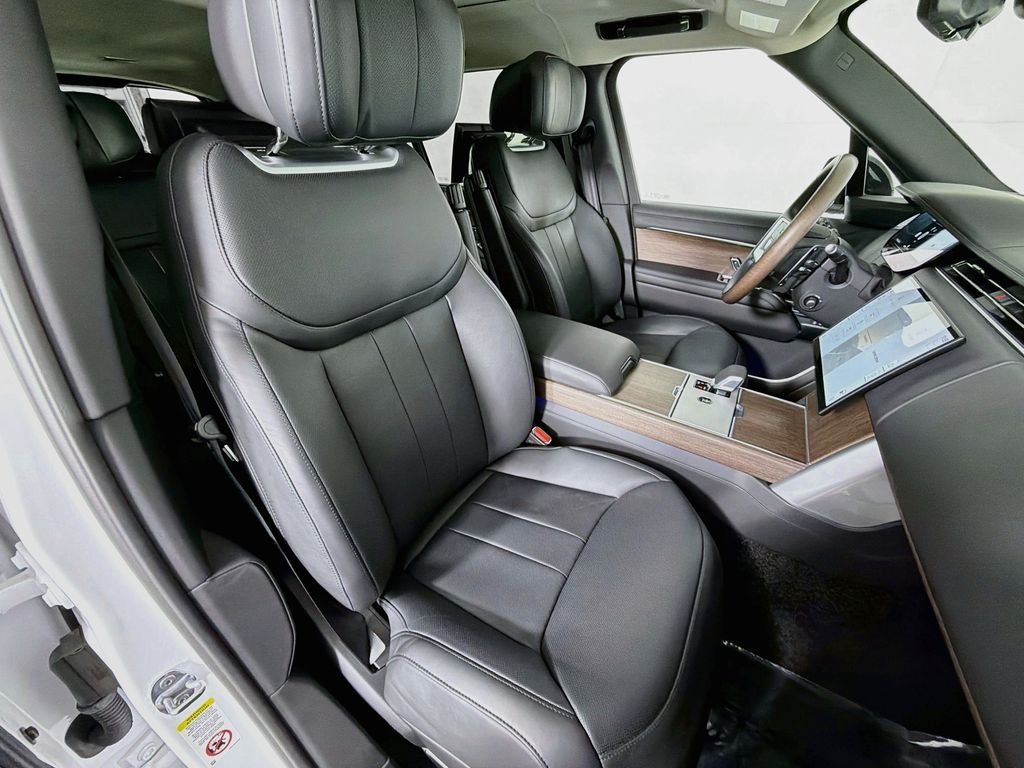 Used 2025 Ostuni Pearl Wht Prem Met Land Rover Autobiography image 32