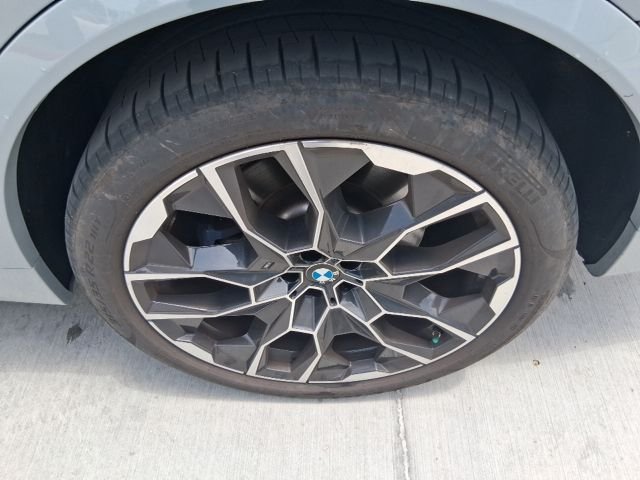 Used 2024 Gray BMW xDrive40i image 21
