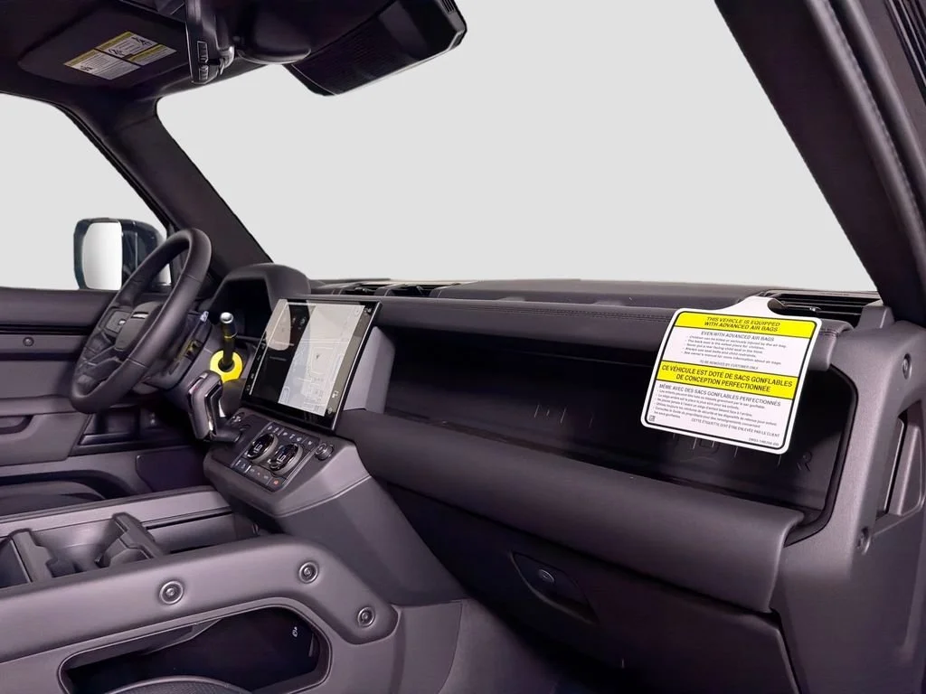 2026 Land Rover Defender OCTA Black - Photo 31