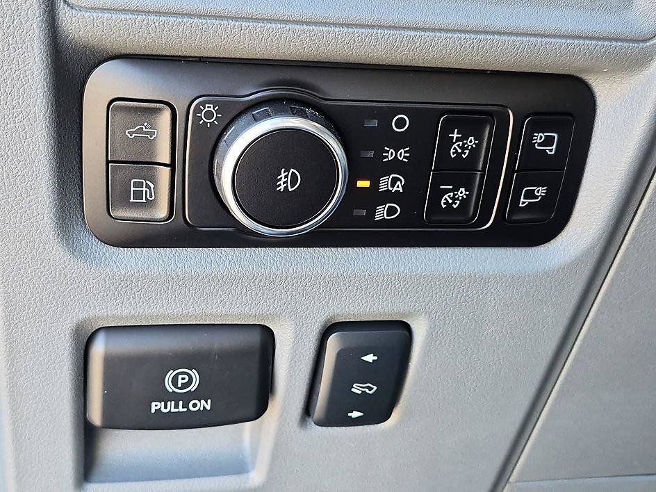 Used 2025 Blue Metallic Ford LARIAT image 21