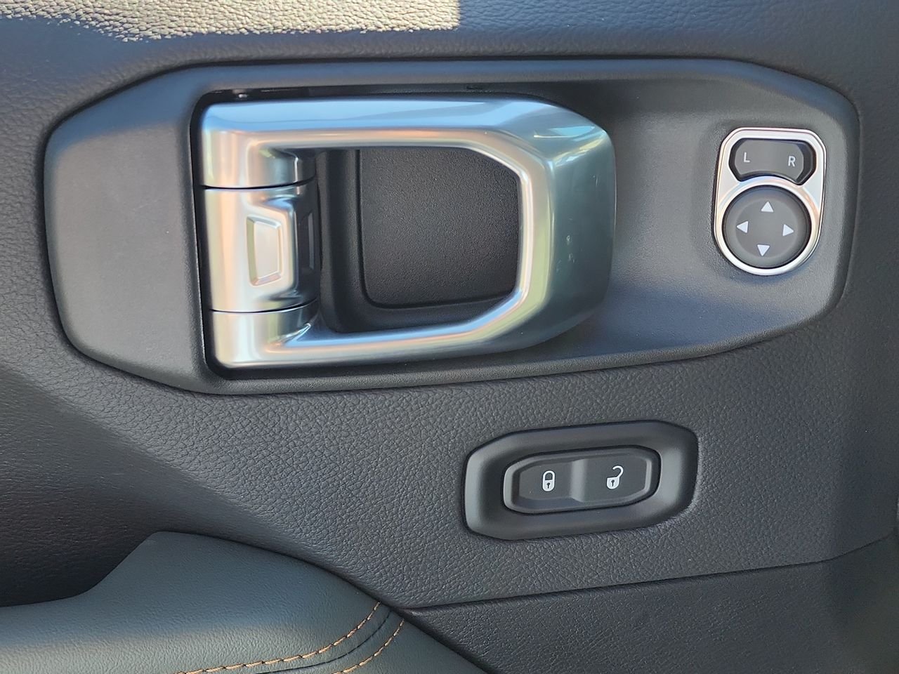 New 2026 Gray Jeep Mojave X image 13
