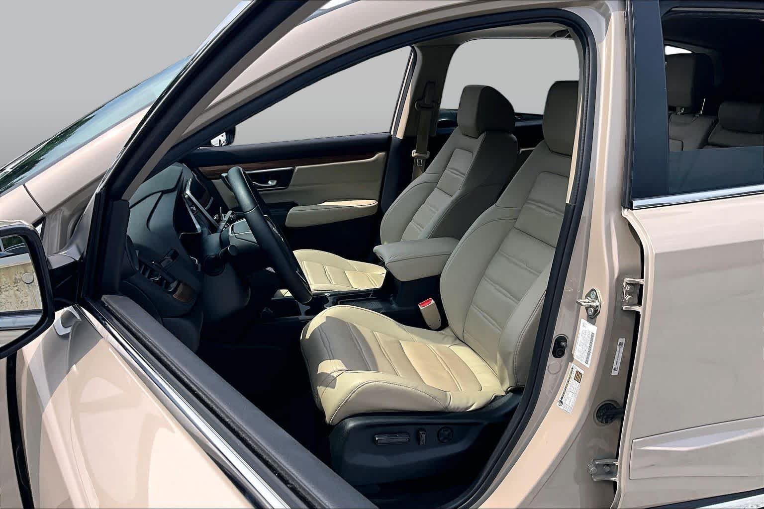 Used 2017 White Diamond Pearl Honda Touring image 8