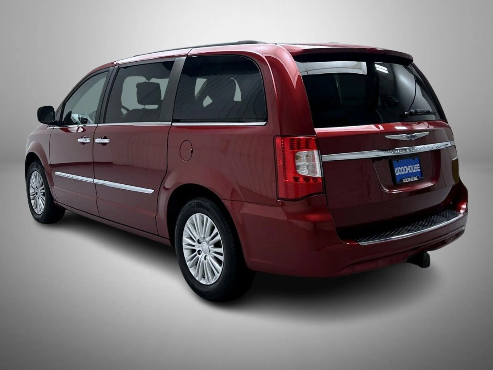 Used 2015 Red Chrysler Touring-L image 7