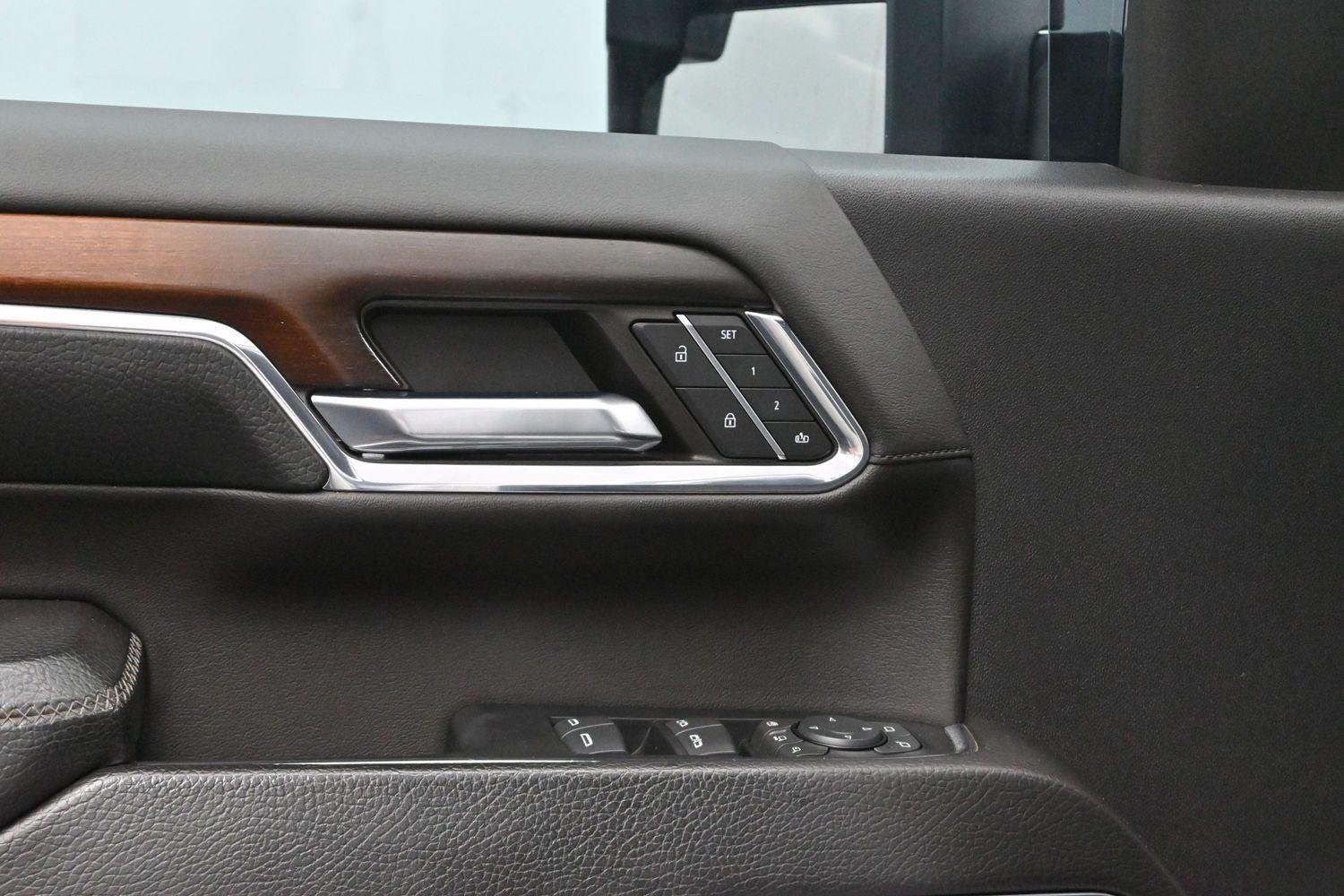 Used 2024 White Frost Tricoat GMC Denali image 11