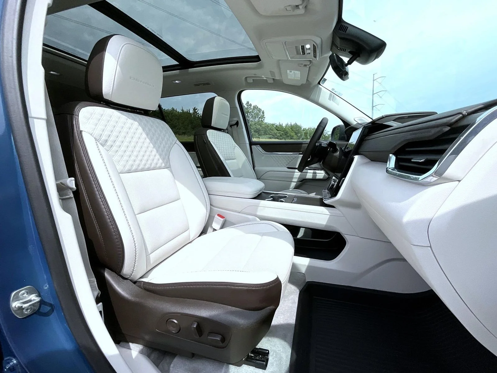Used 2024 Blue GMC Denali image 15