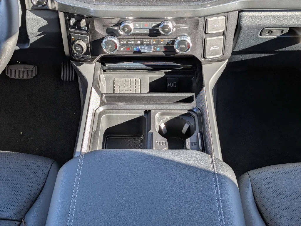 New 2027 Agate Black Metallic Ford F-250® Lariat® image 14