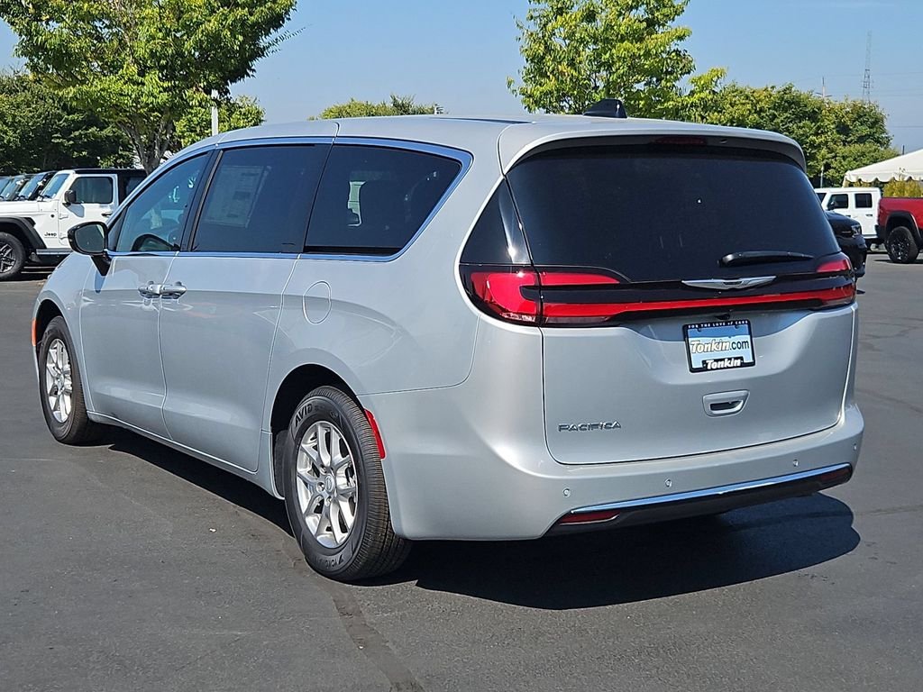 New 2026 Silver Mist Clear-Coat Exterior Paint Chrysler Select image 4