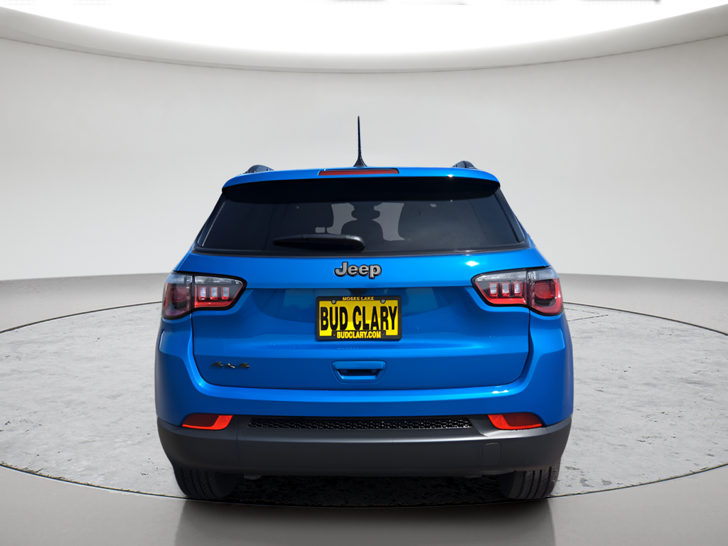 New 2026 Hydro Blue Pearl-Coat Exterior Paint Jeep Latitude image 4