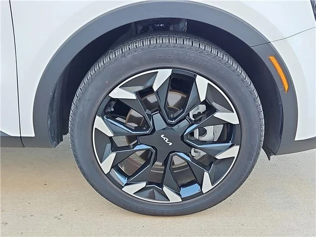 Used 2025 Wolf Gray KIA EX (DCT) Front-Wheel Drive image 5