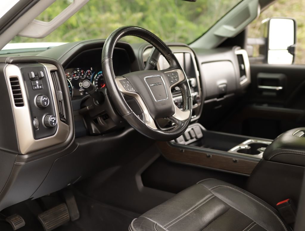 Used 2019 SUMMIT WHITE GMC Denali image 9