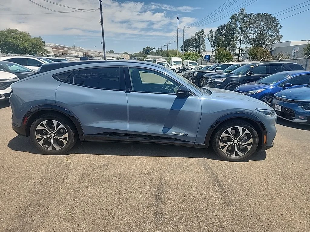 Used 2023 Blue Ford Premium image 17