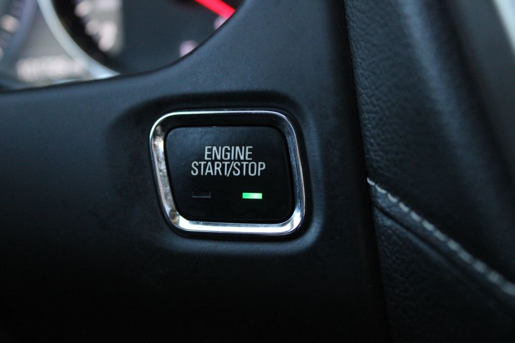 Used 2019 Silver GMC Denali image 17