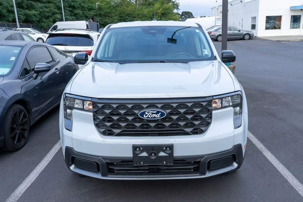 Used 2025 White Metallic Ford XLT image 2