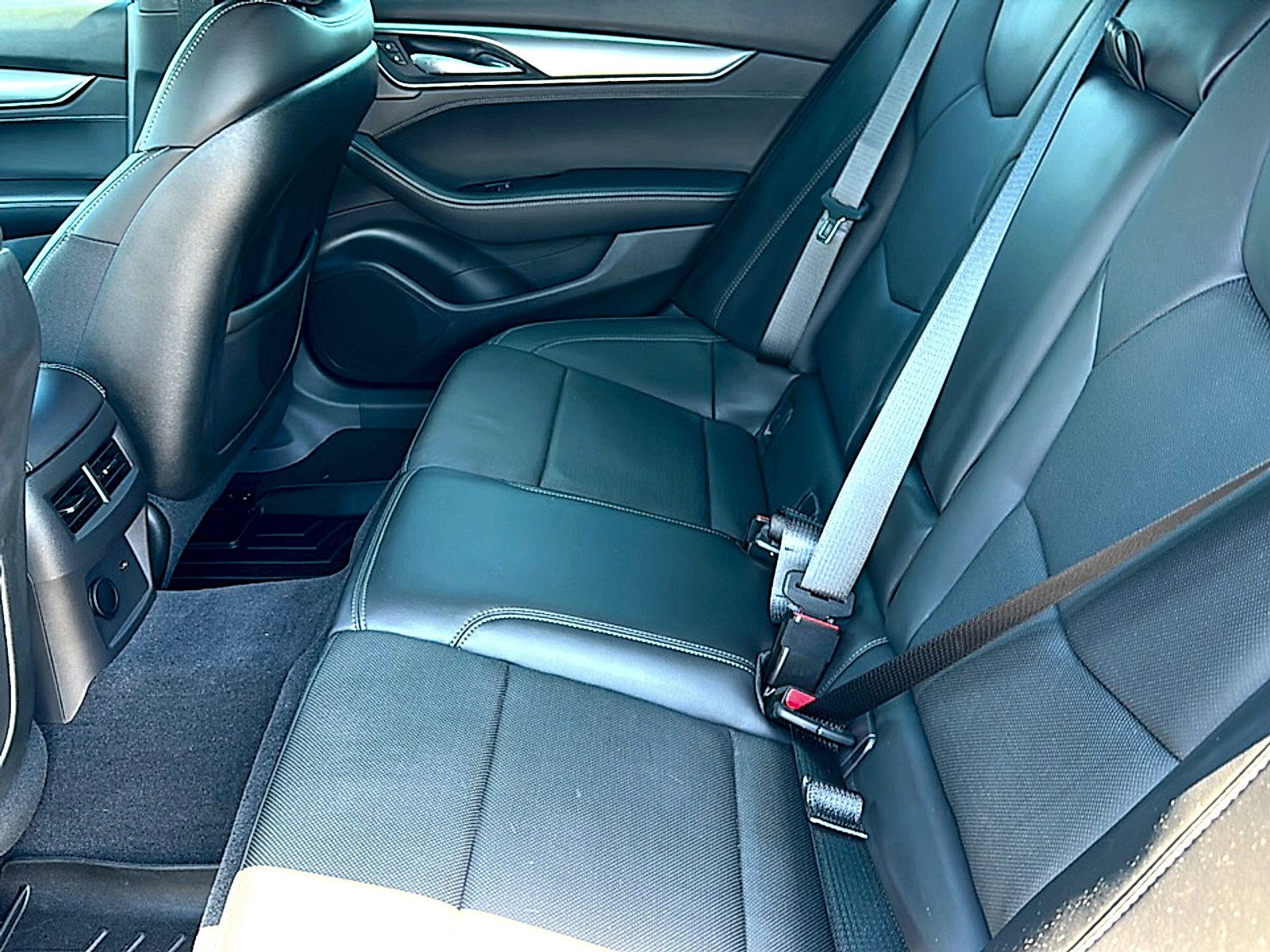 Used 2025 Argent Silver Metallic Cadillac Premium Luxury image 19