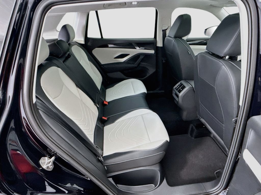 New 2026 Deep Black Pearl Volkswagen SE image 20