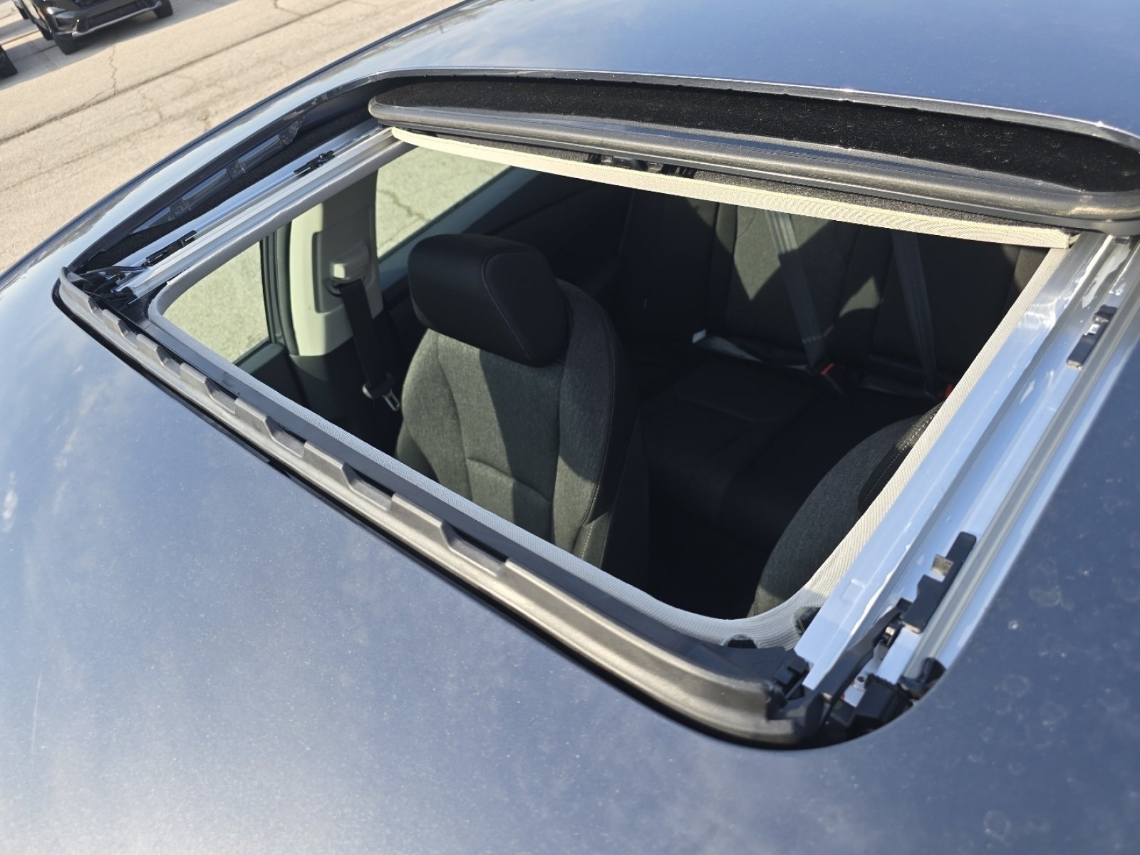 New 2026 Meteorite Gray Metallic Honda SE image 3