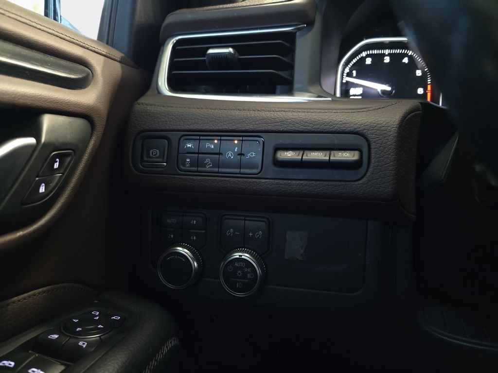 Used 2021 White GMC Denali image 27