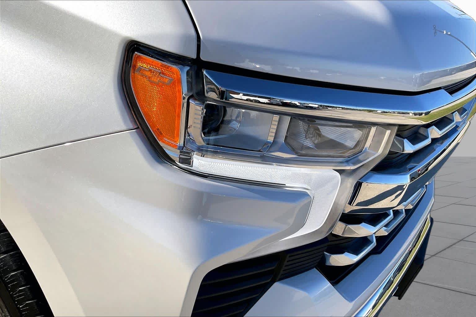 Used 2022 Iridescent Pearl Tricoat Chevrolet LTZ image 27