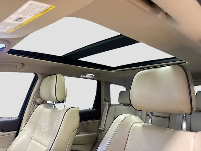 Used 2015  Jeep Overland image 18