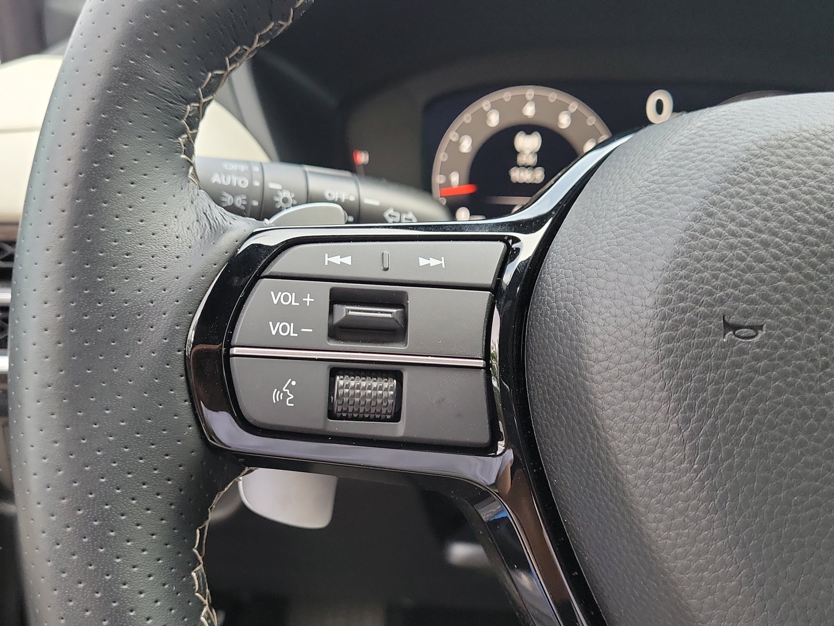 Used 2025 Urban Gray Pearl Acura FWD A-SPEC image 62