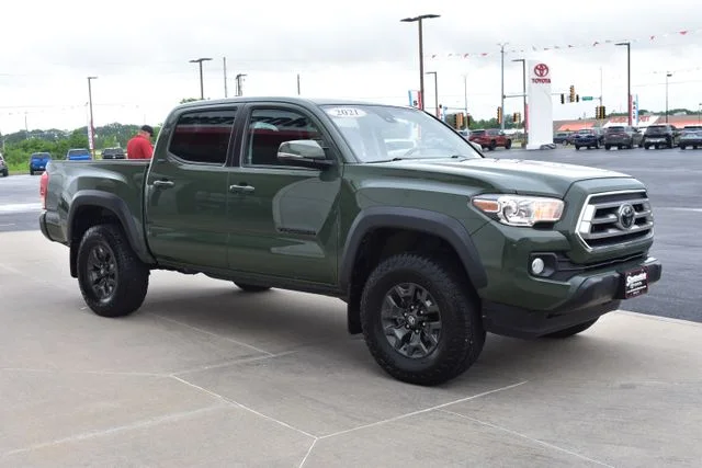 Used 2021 Green Toyota SR5 image 4