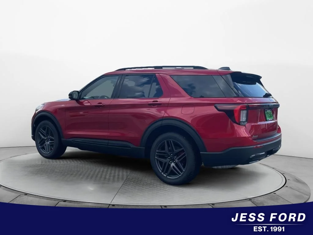 New 2026 Rapid Red Metallic Tinted Clearcoat Ford ST-Line image 3