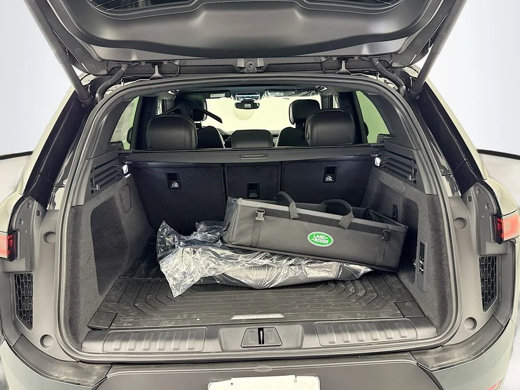 New 2026 Santorini Black Land Rover SE image 27