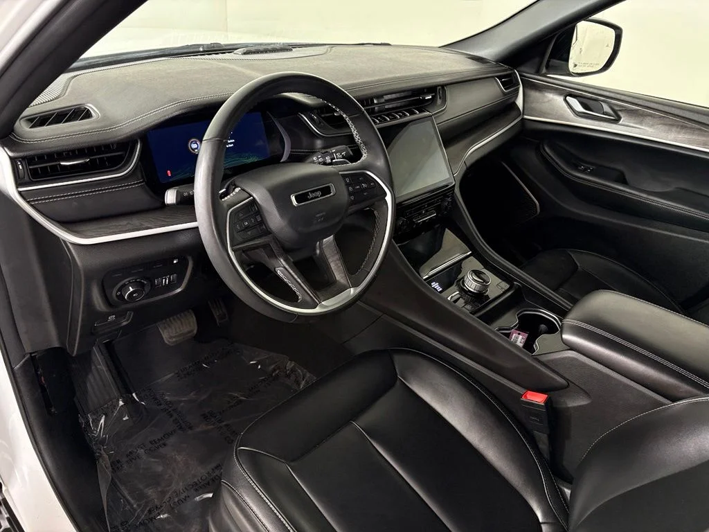 Used 2024 White Jeep 4xe image 17