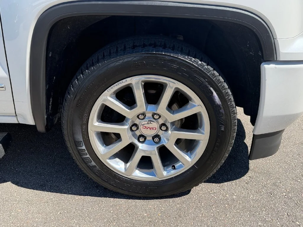 Used 2018 White GMC Denali image 7