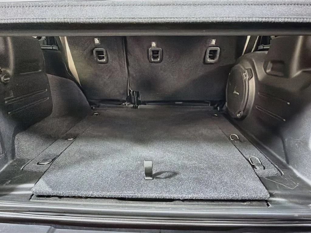 Used 2019 Granite Crystal Jeep Sahara image 22
