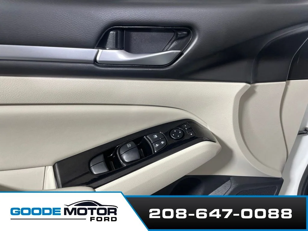 Used 2024 White Nissan 2.5 SL image 9