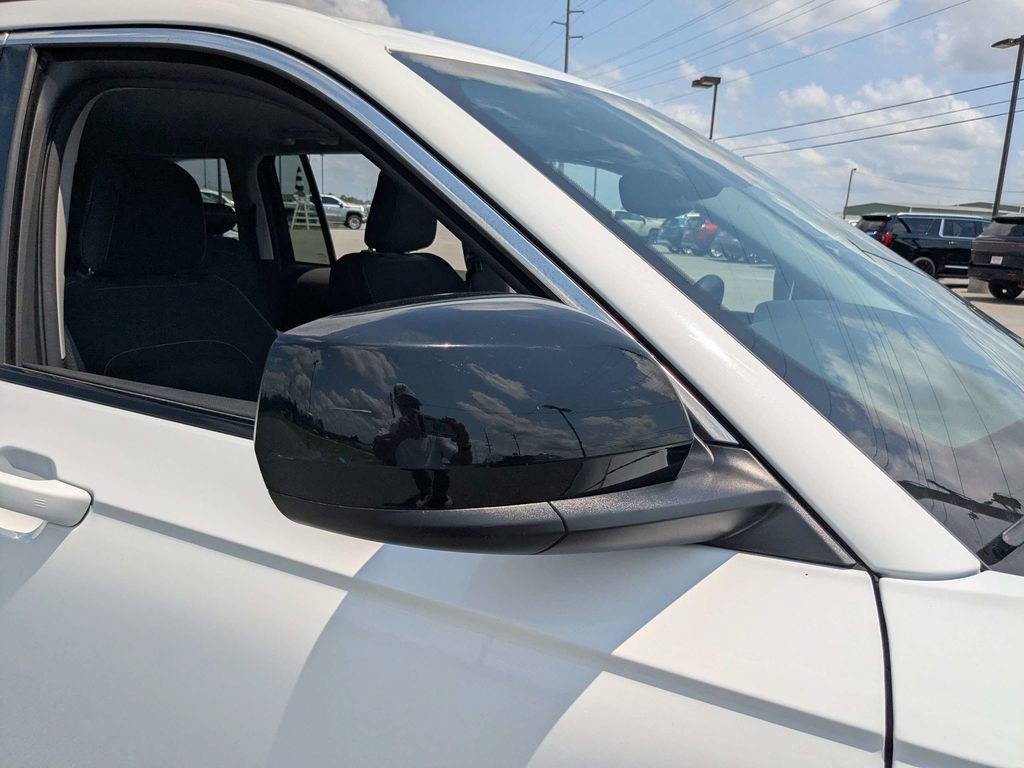 Used 2023 White Jeep Laredo image 12