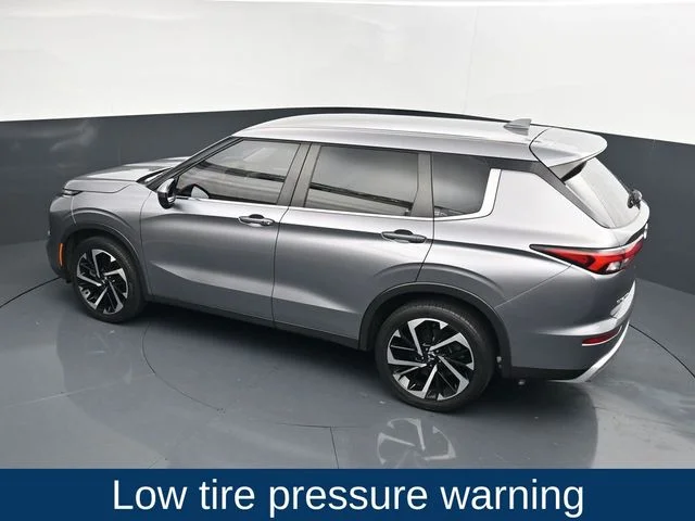 Used 2022  Mitsubishi SE image 27
