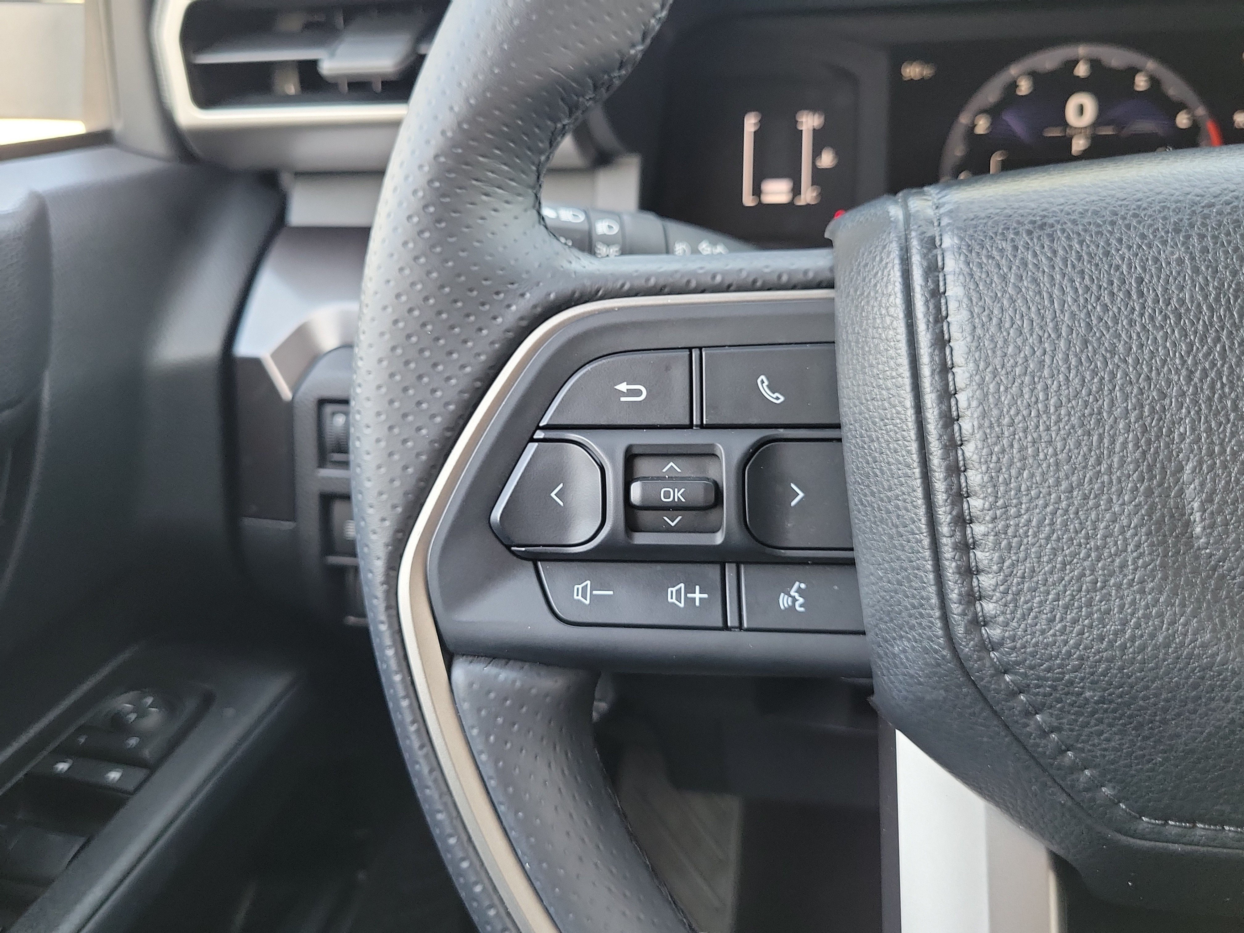 Used 2025 Ice Toyota SR5 image 20