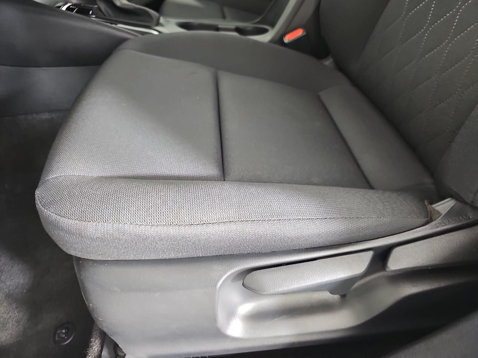 Used 2025 White Toyota LE image 25