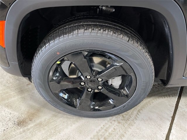 2025 Jeep Grand Cherokee Limited photo 3