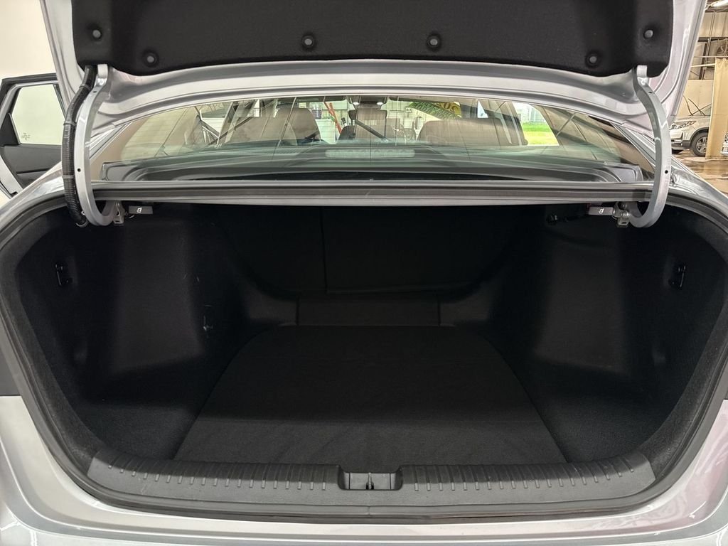 Used 2025 Solar Silver Metallic Honda EX-L image 34